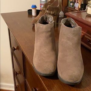 White mountain Which booties